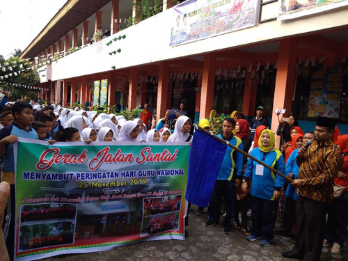 Sambut Hari Guru Nasional 2019, SDN 039 Pekanbaru Gelar Jalan Santai
